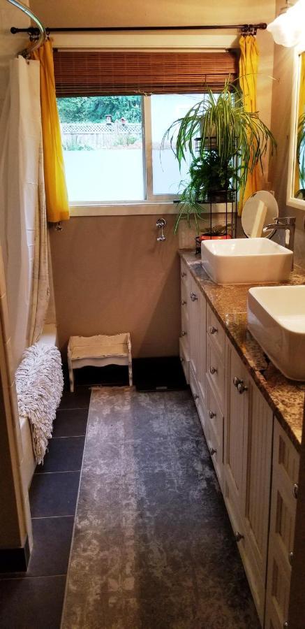 Creekside Bed And Breakfast Guest Room Deerhorn Bagian luar foto